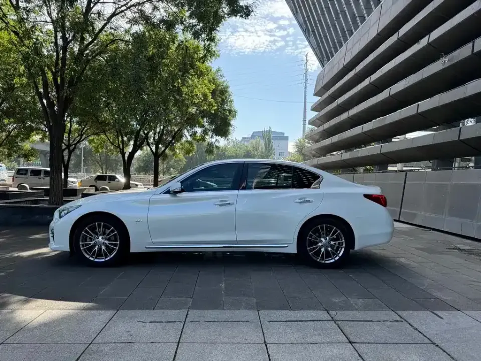 Infiniti Q50L