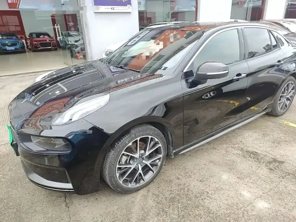 Lynk & Co 03