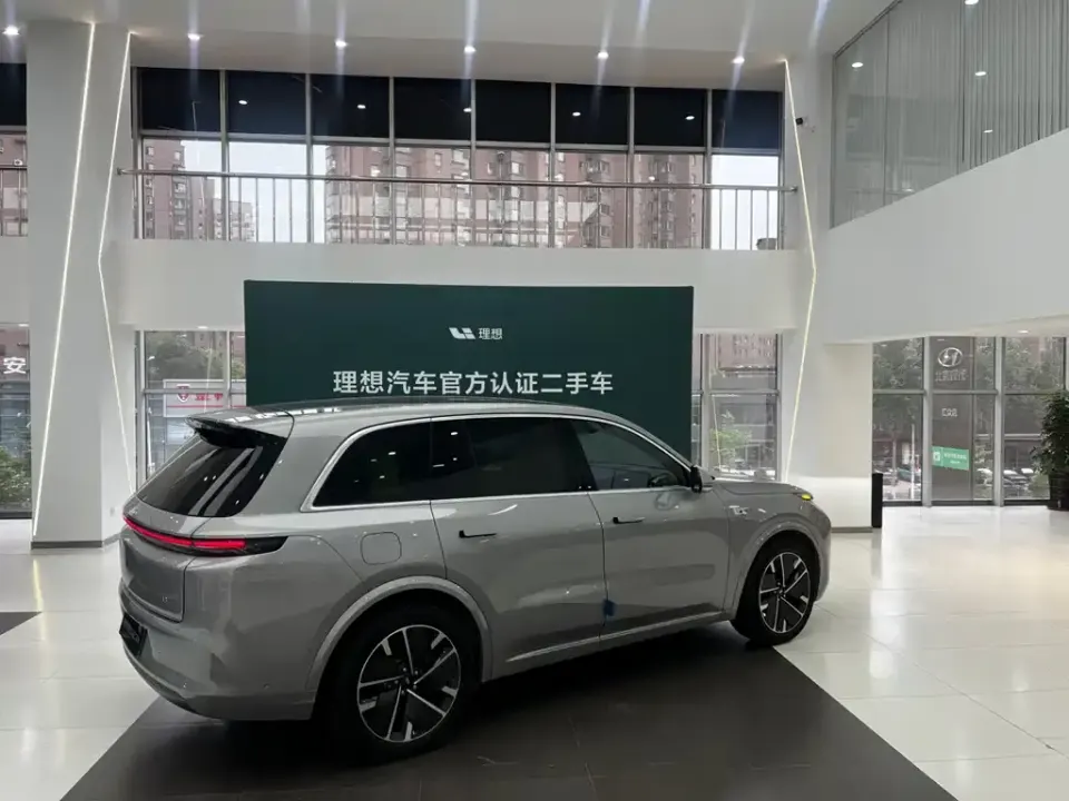 Li Li L8
