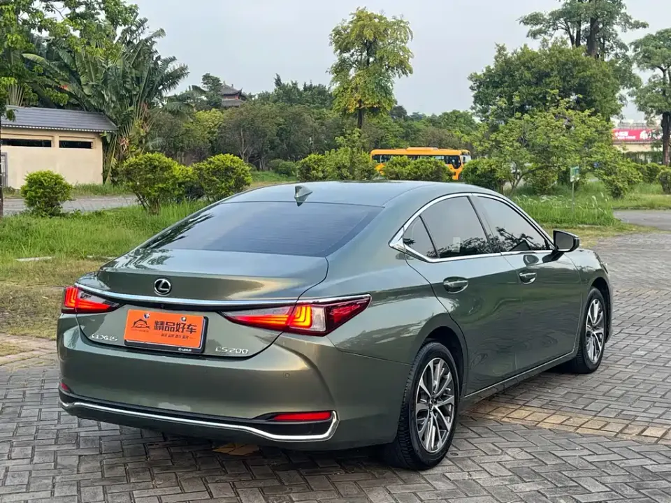 Lexus ES