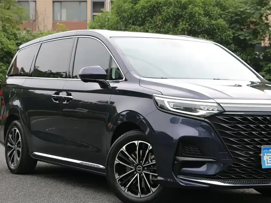 Roewe iMAX8
