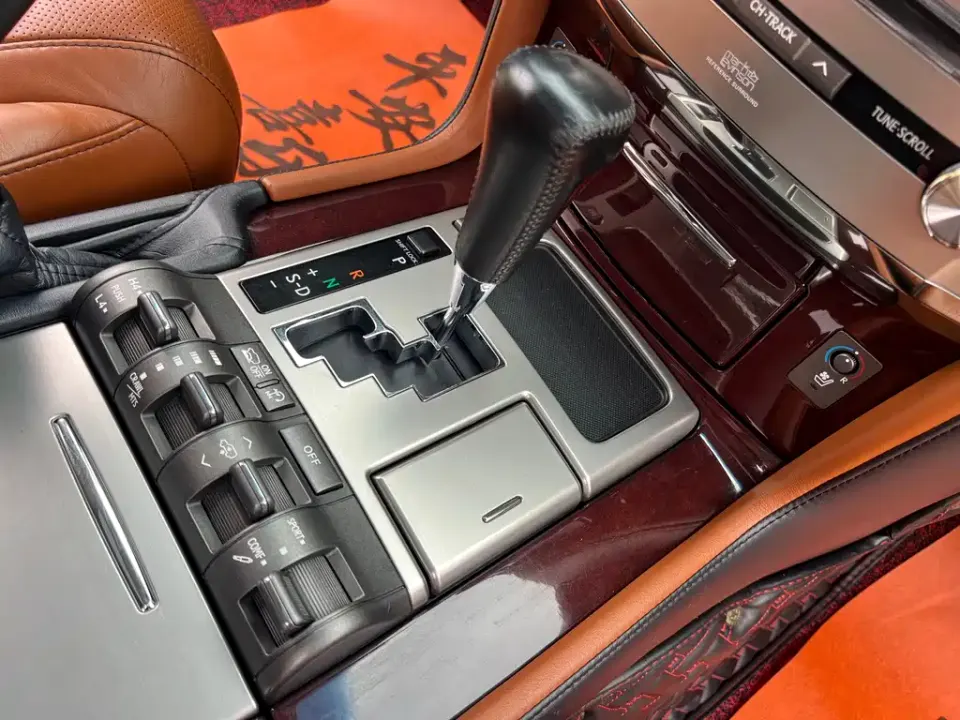 Lexus LX