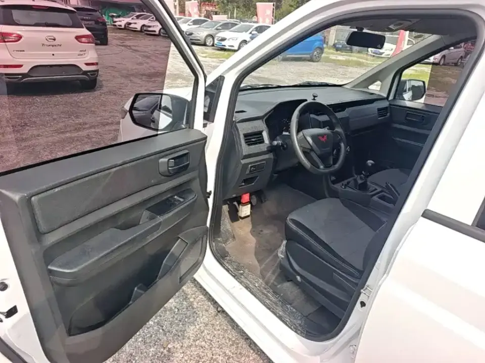 Wuling Hongguang Plus