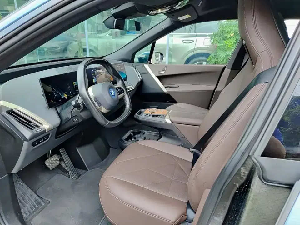 BMW iX