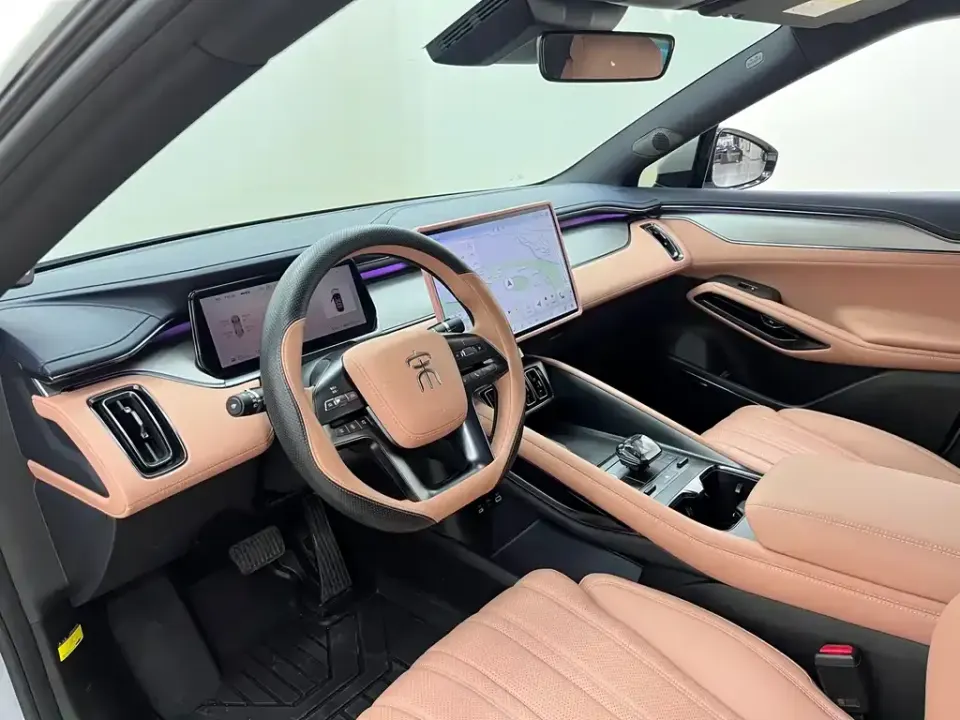 BYD L EV