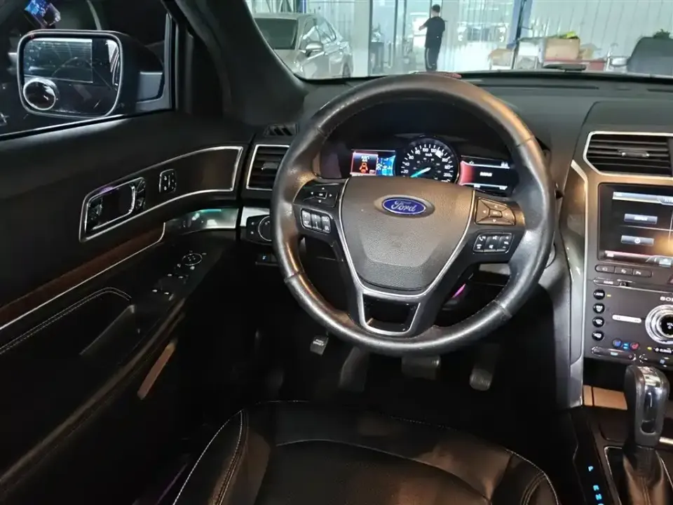 Ford Explorer (Import)