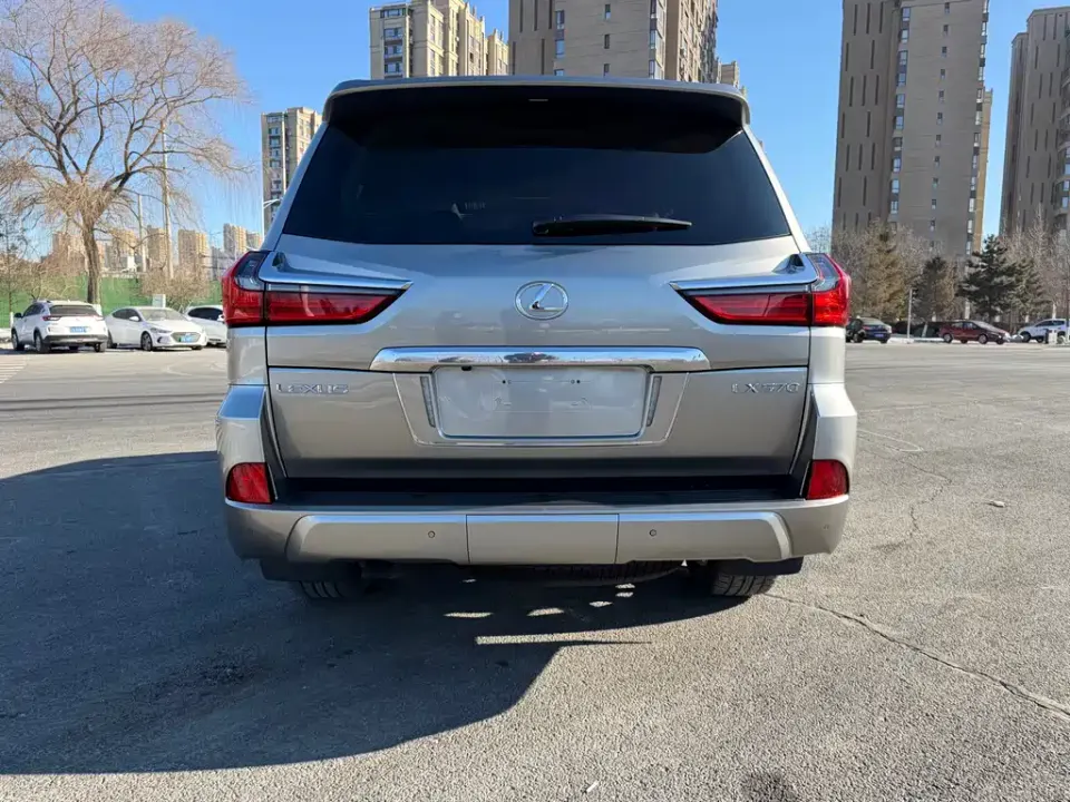 Lexus LX