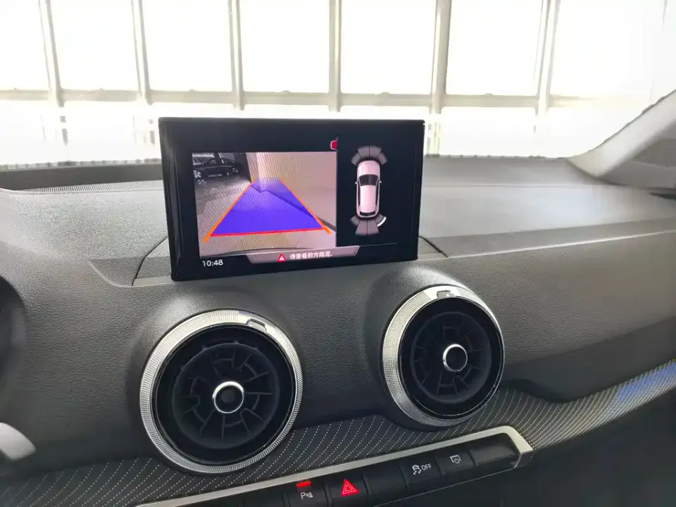Audi Q2L
