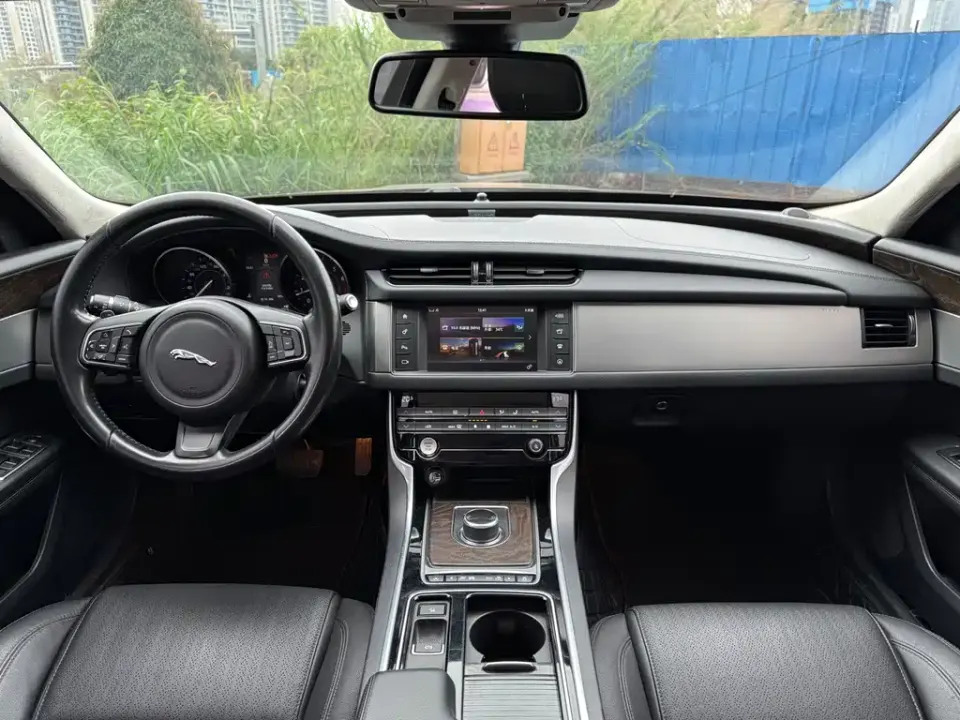 Jaguar XFL