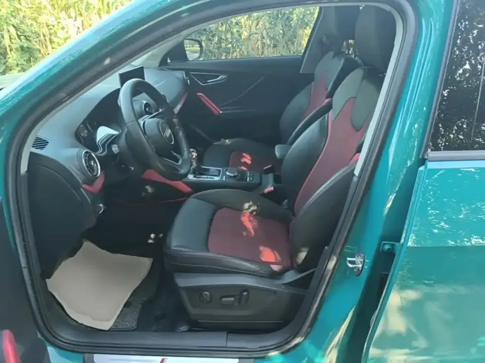 Audi Q2L