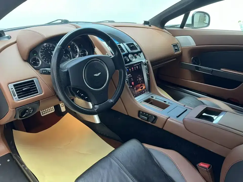 Aston Martin V8 Vantage