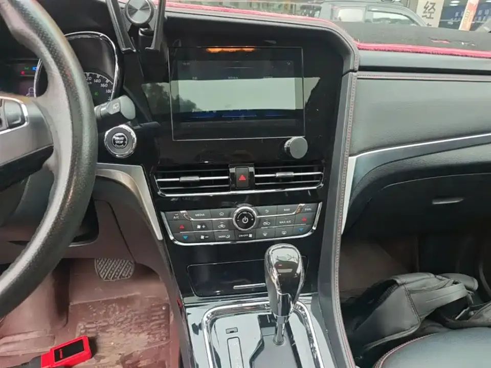 Venucia T70