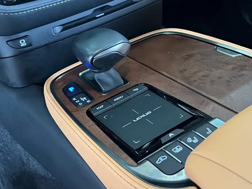 Lexus LS