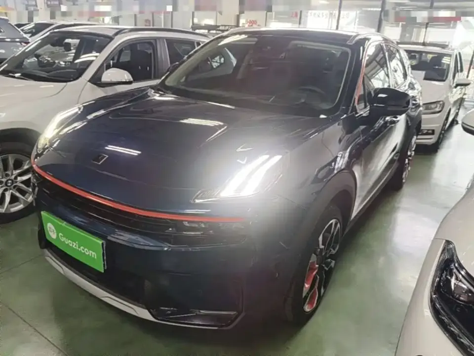 Lynk & Co 06