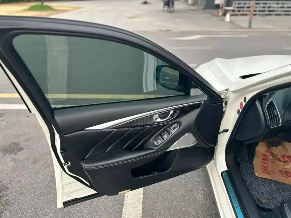 Infiniti Q50L