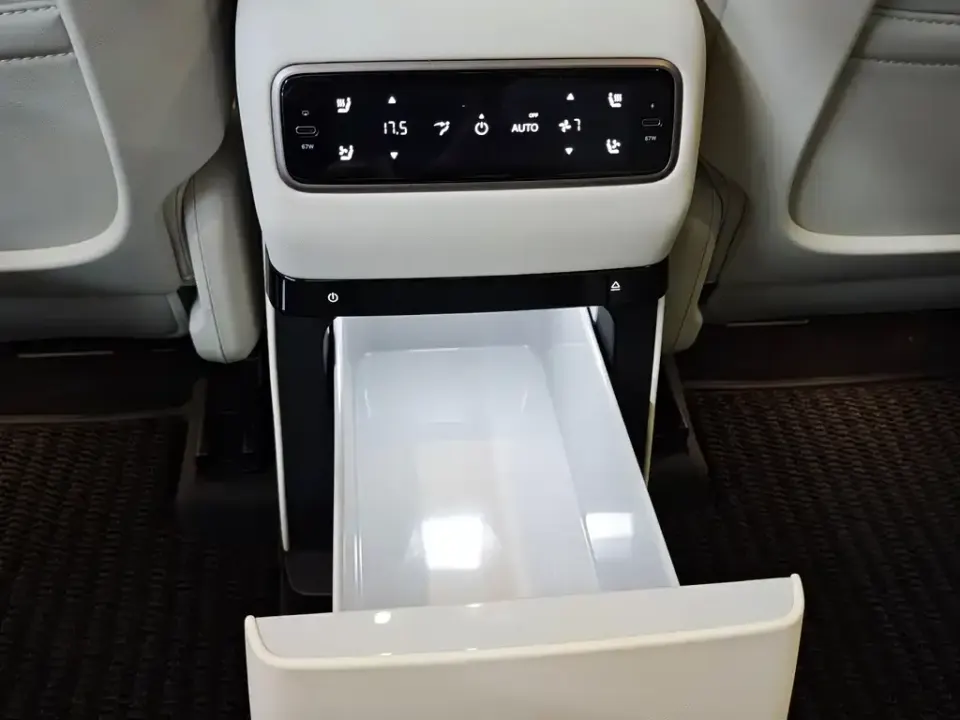 Li Li i8