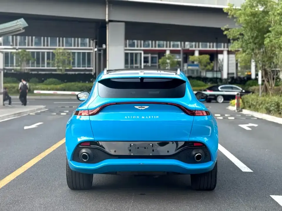 Aston Martin DBX