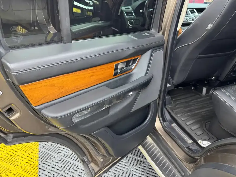 Land Rover Sport