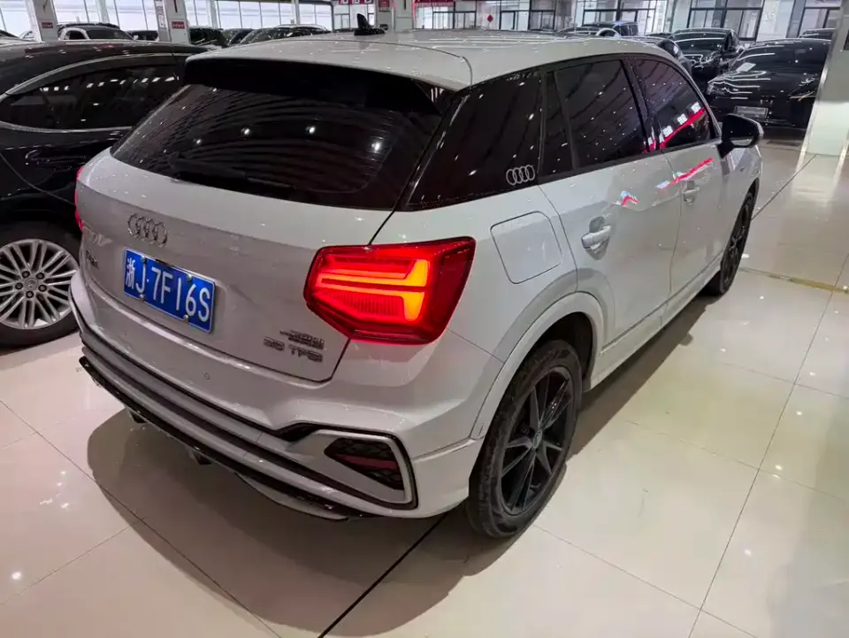 Audi Q2L