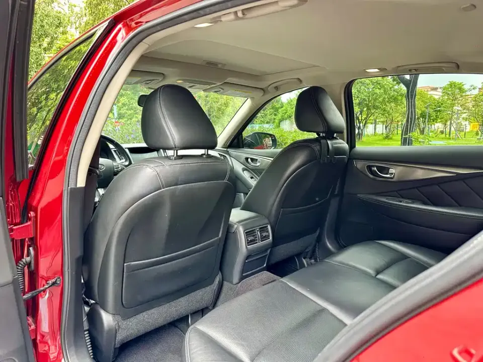 Infiniti Q50L