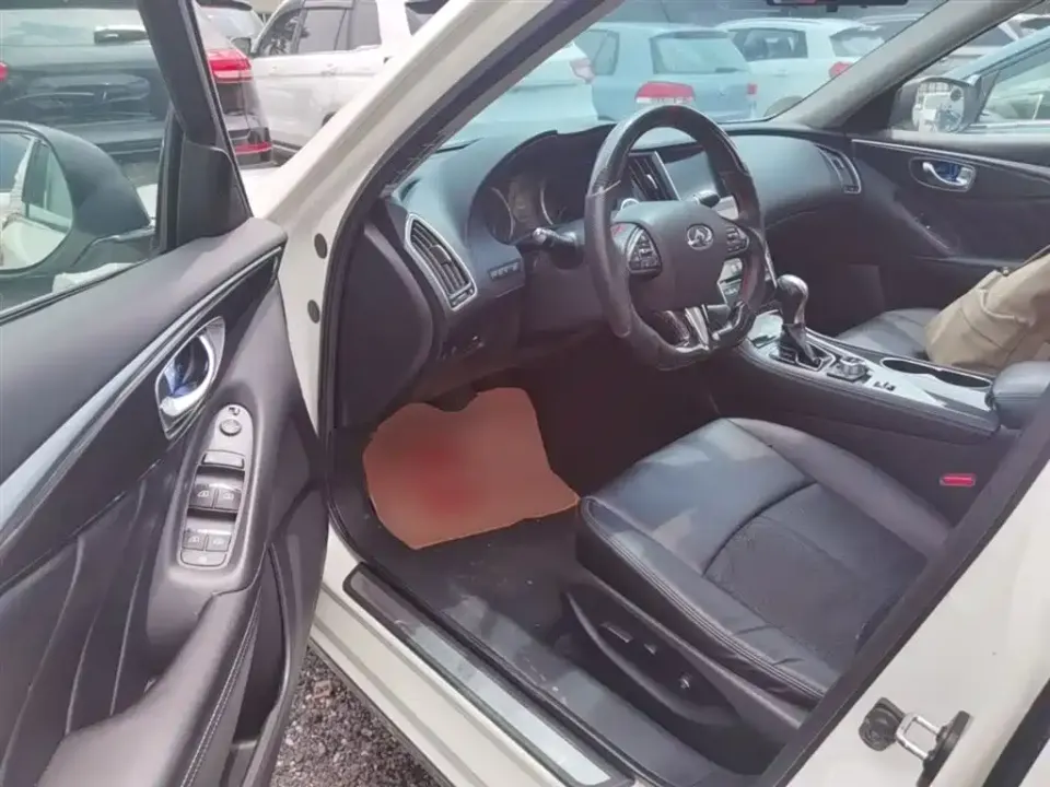 Infiniti Q50L