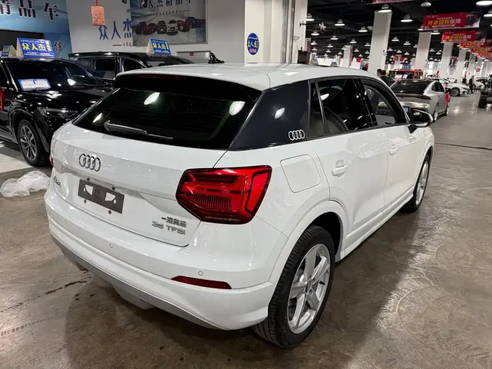 Audi Q2L