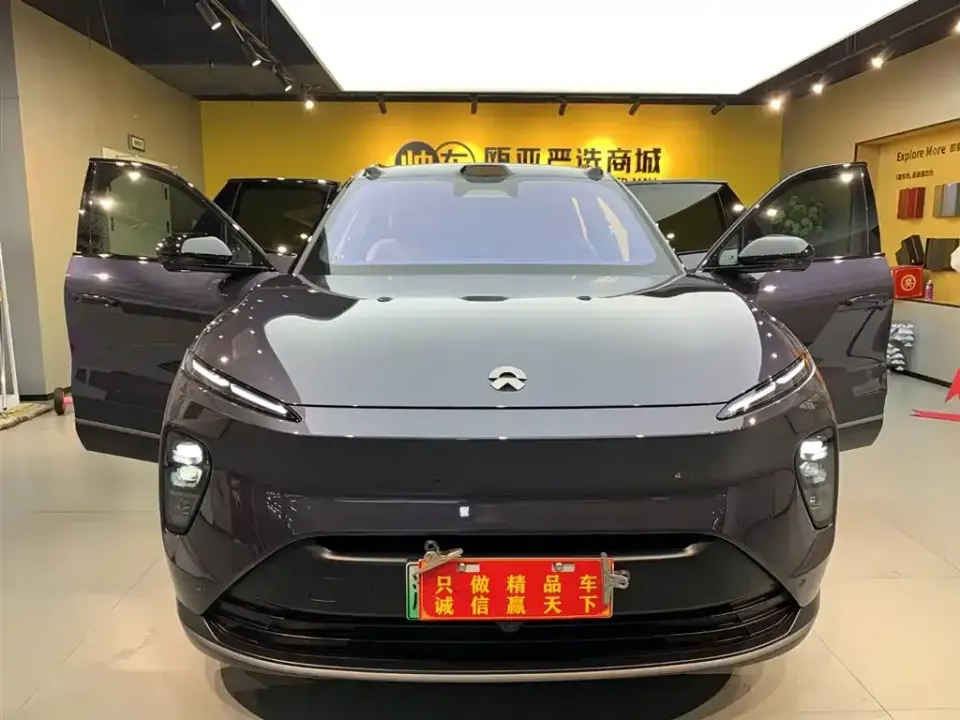 Nio ES8