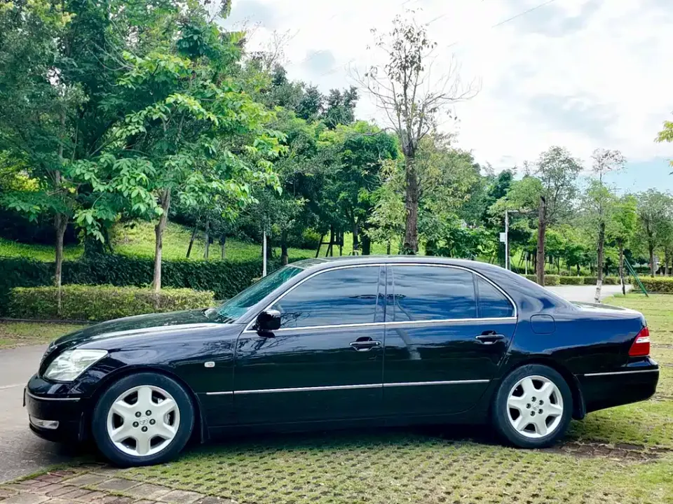 Lexus LS