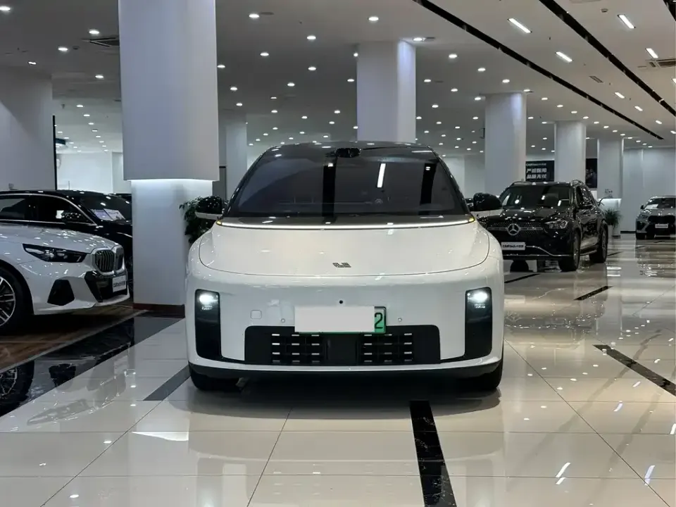 Li Li i8