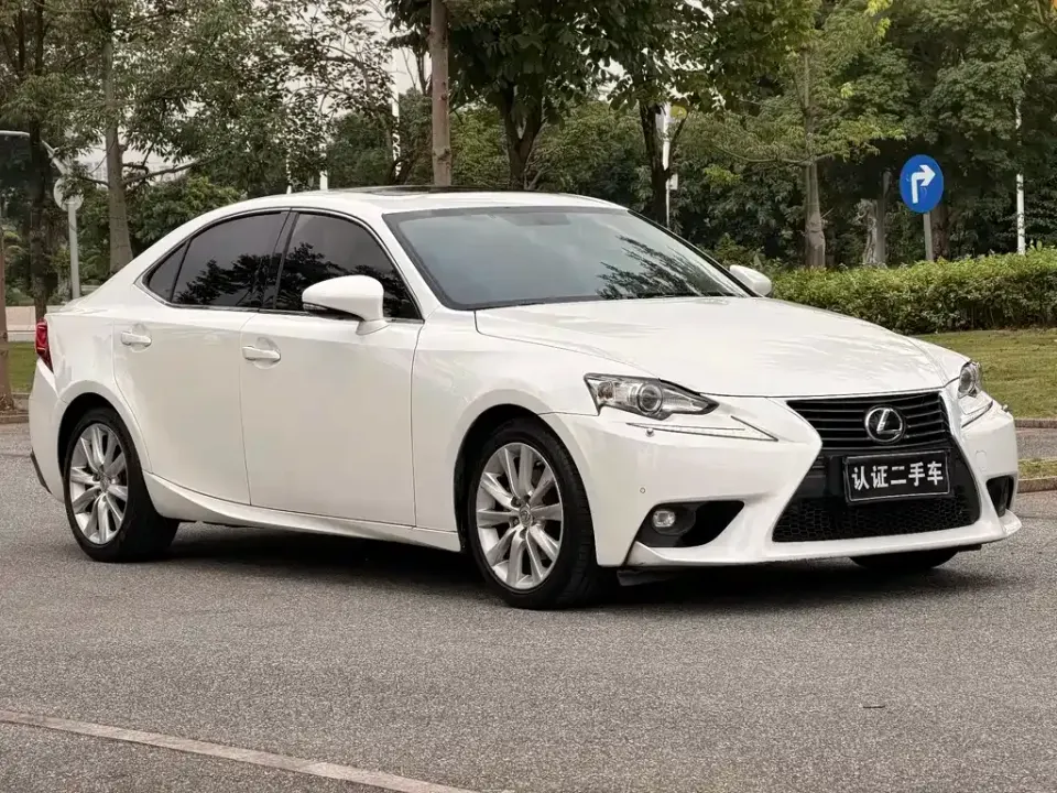 Lexus IS