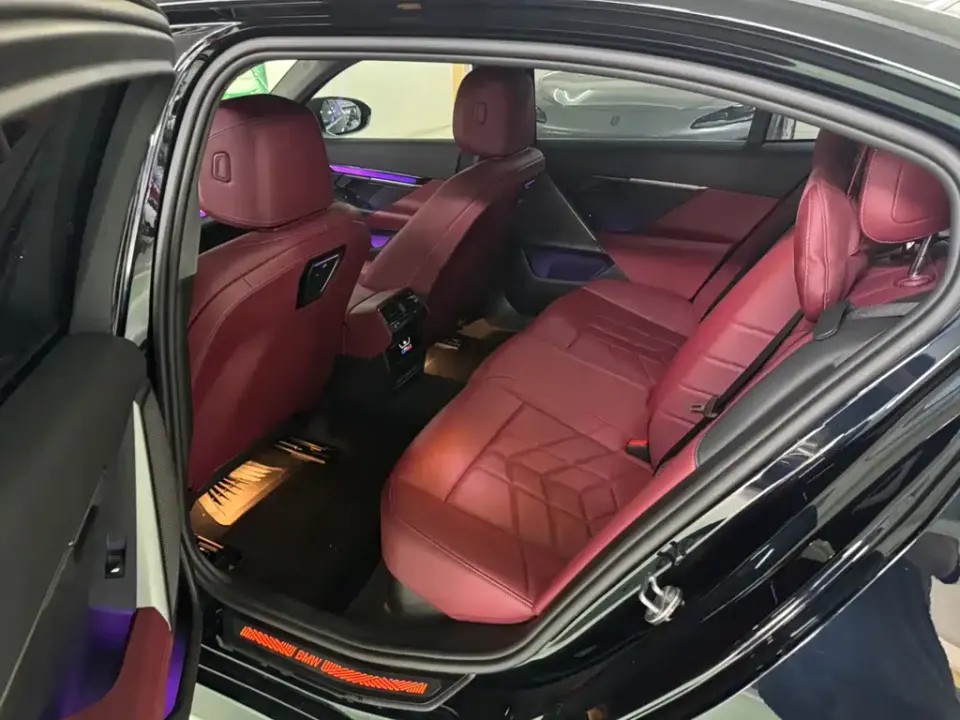 BMW i5