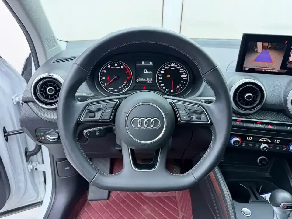 Audi Q2L