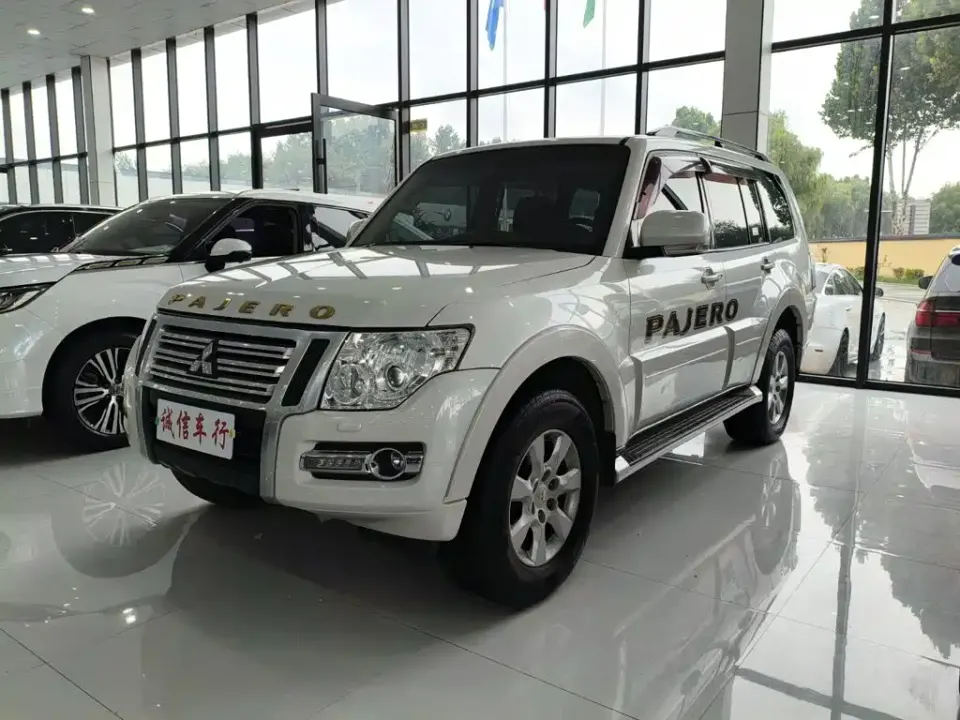 Mitsubishi Pajero (Import)