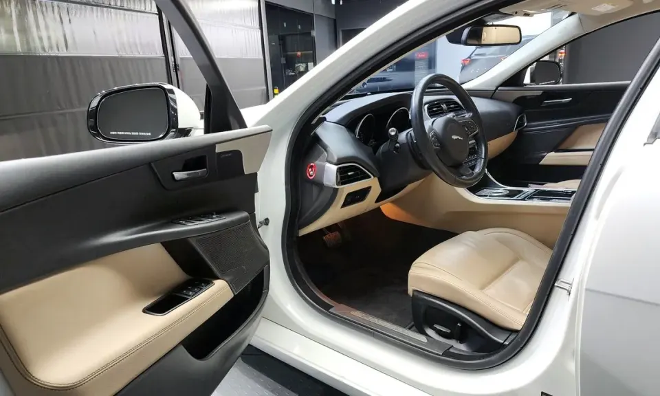 Jaguar XE