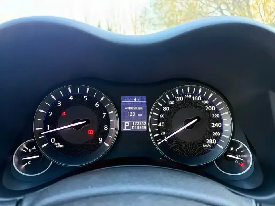 Infiniti M