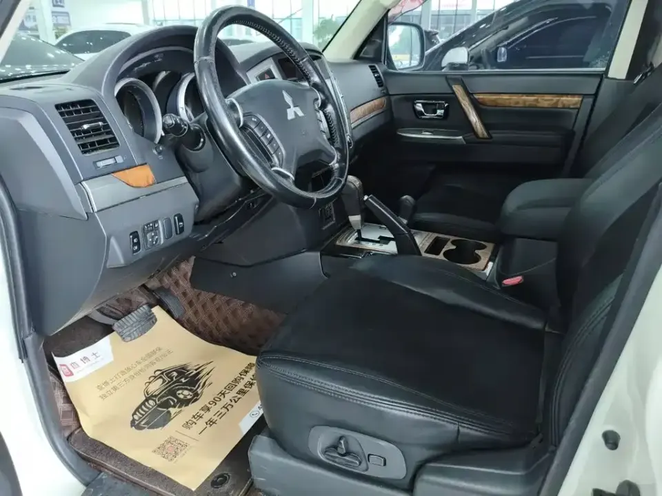 Mitsubishi Pajero (Import)