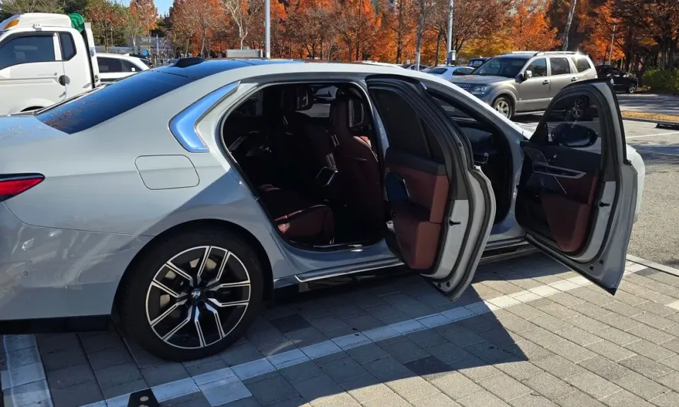 BMW i7