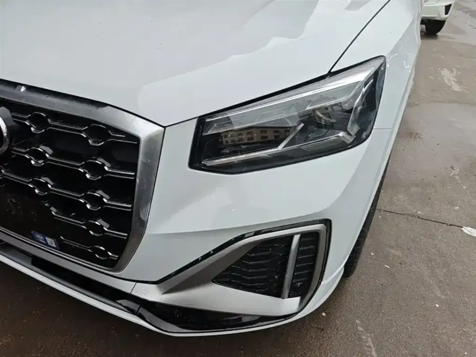 Audi Q2L