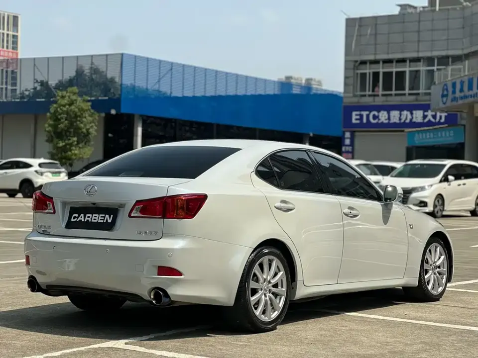 Lexus IS