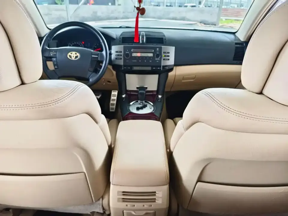 Toyota Reiz