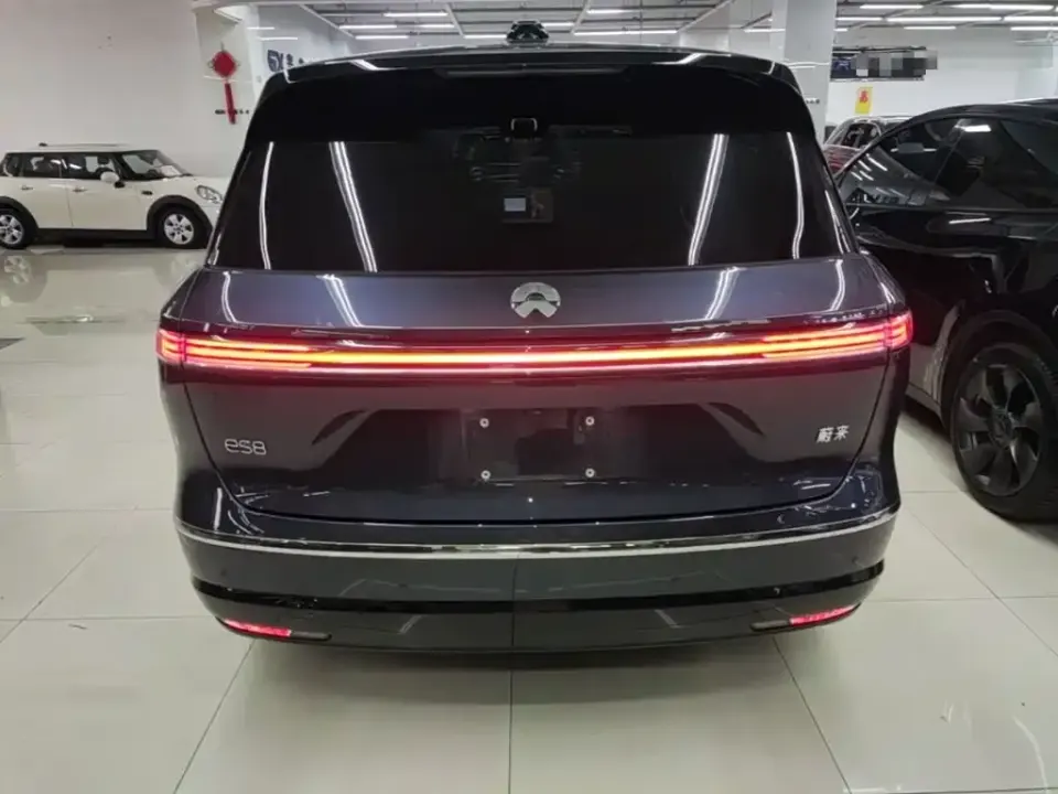 Nio ES8