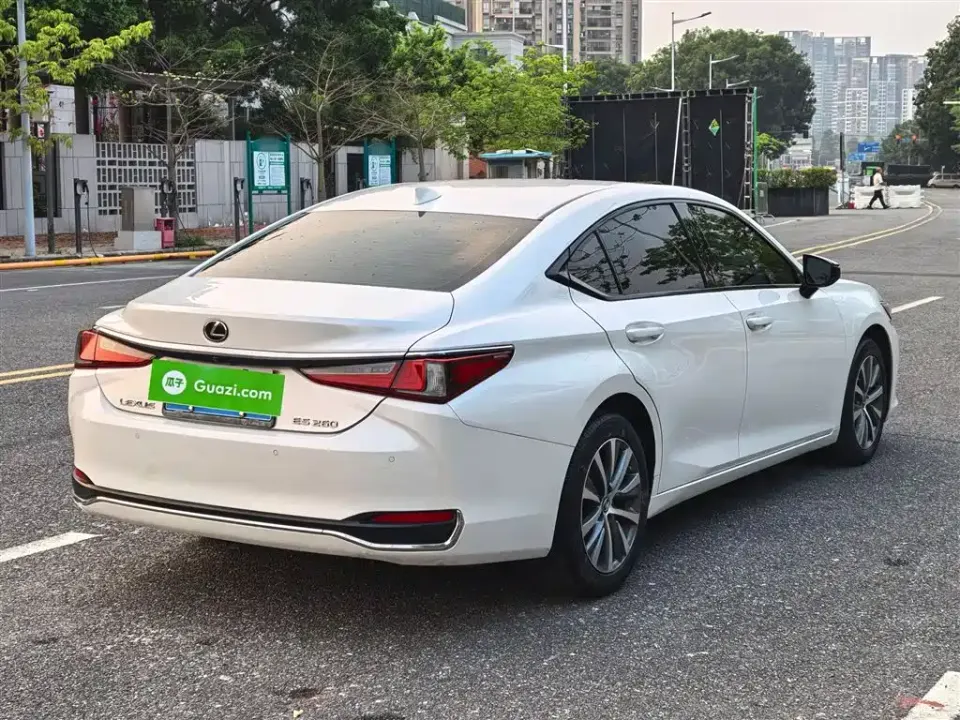 Lexus ES