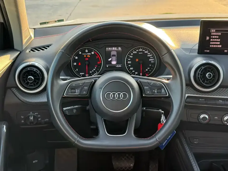 Audi Q2L