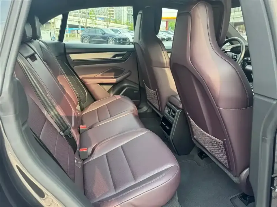 Porsche Macan EV