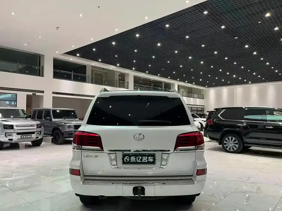 Lexus LX
