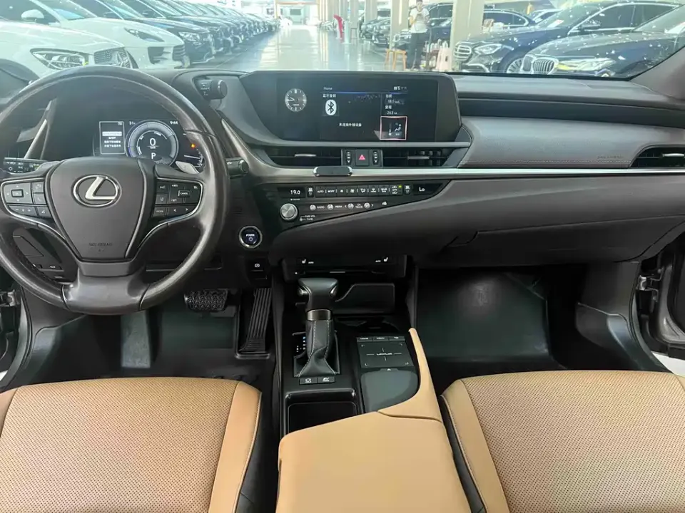 Lexus ES