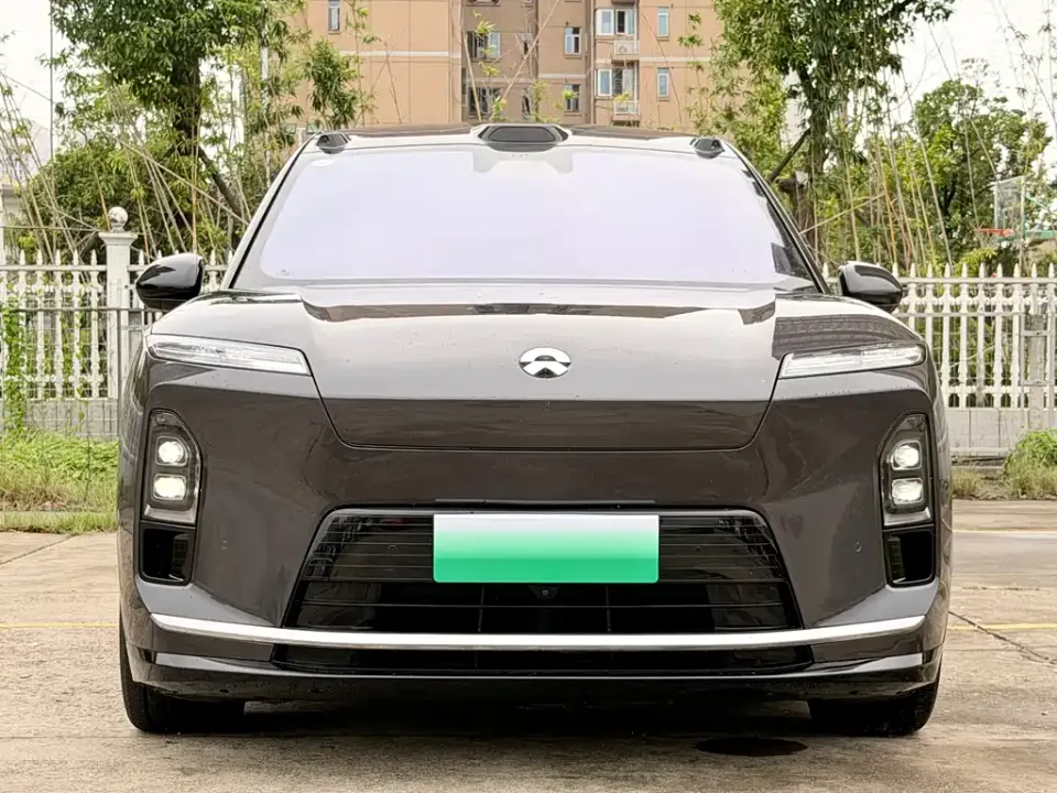 Nio ES8