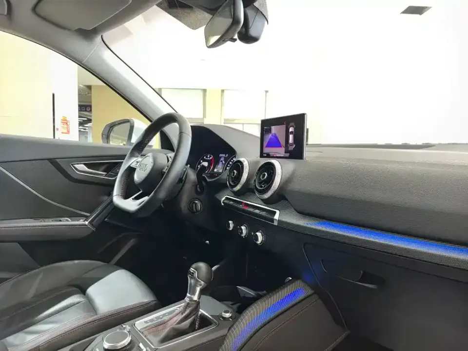Audi Q2L