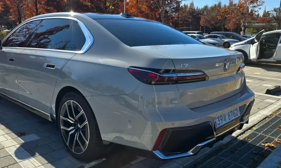 BMW i7