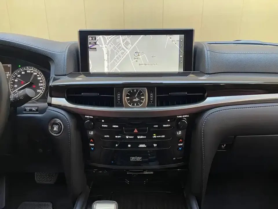 Lexus LX